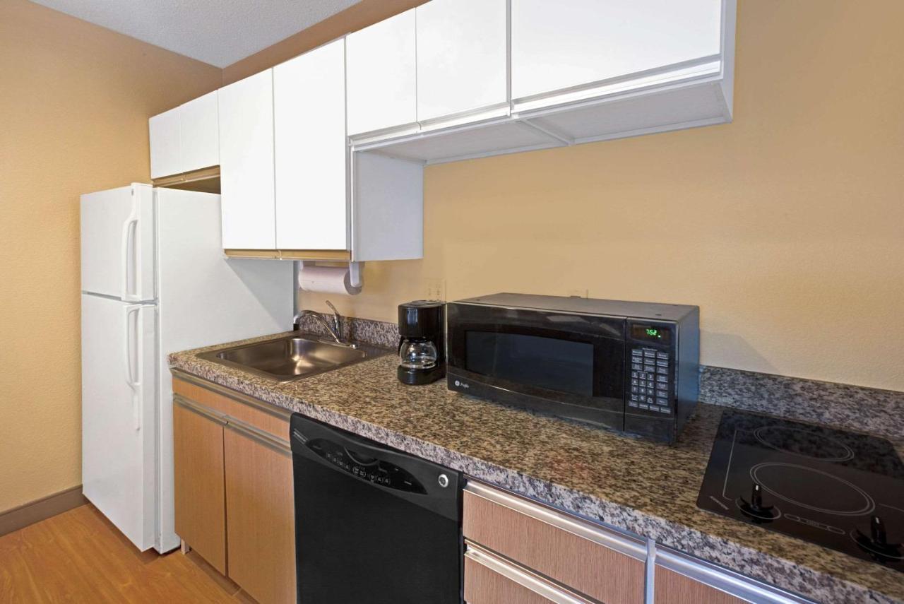 Mainstay Suites Detroit Farmington Hills Exterior photo