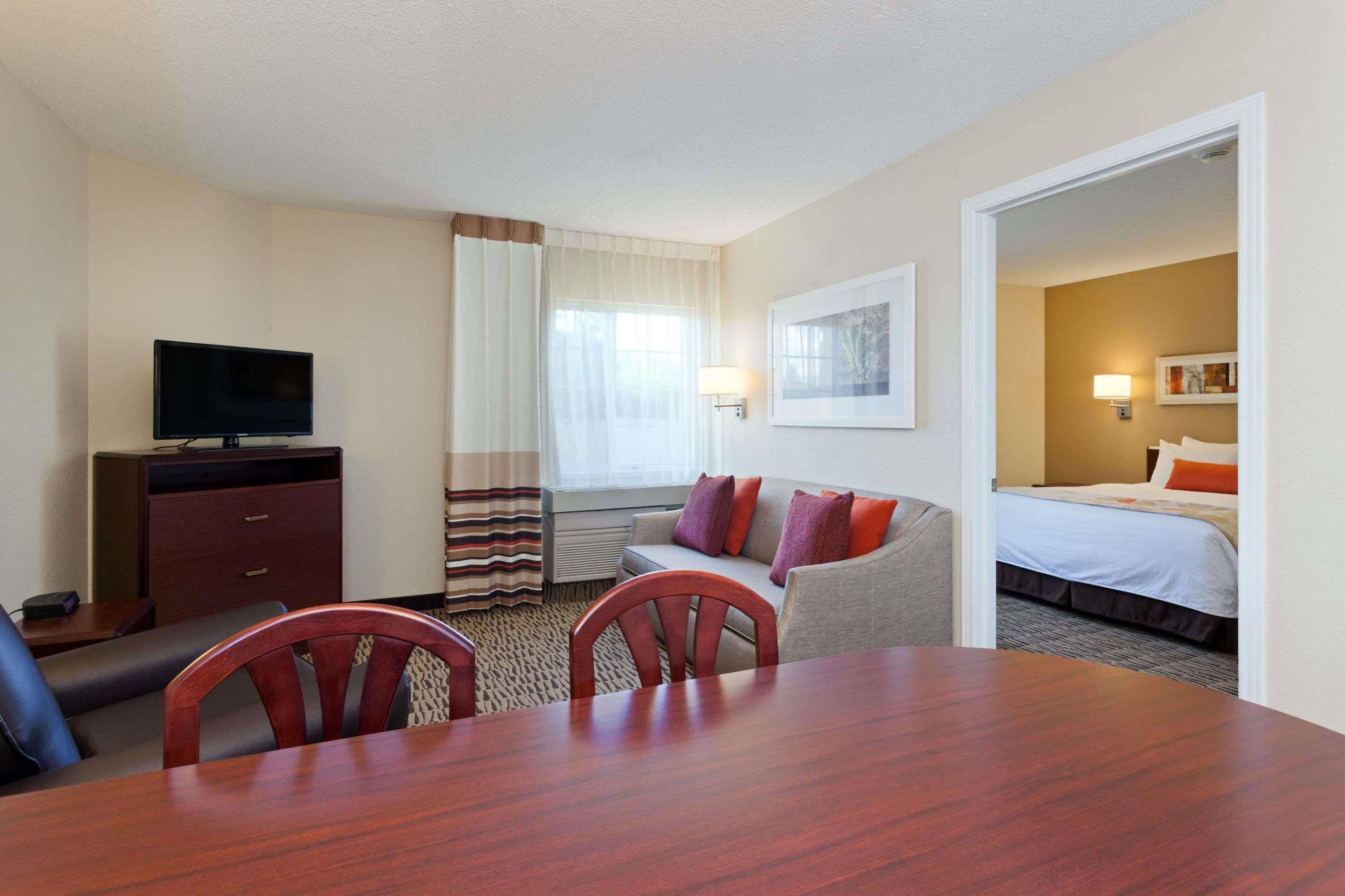 Mainstay Suites Detroit Farmington Hills Exterior photo